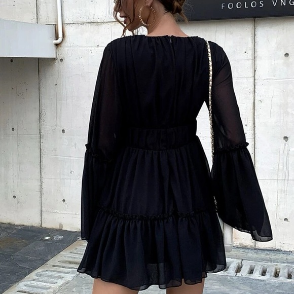 Ruffle hem chiffon dress 🖤 - Picture 3 of 3